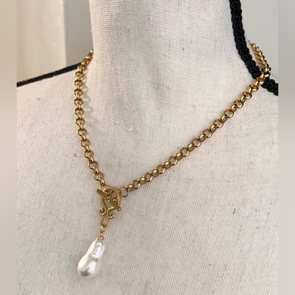 Baroque Toggle Clasp Pendant Stainless Steel Necklace 18k Gold Plated. - Picture 1 of 5